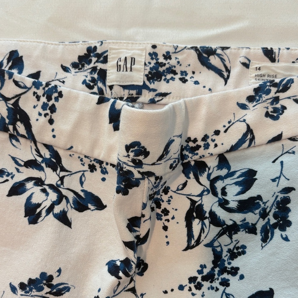 GAP Women's Skinny Floral Pants - White and Navy